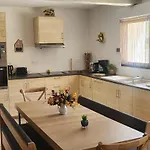 L'auberge Du Chateau Avec Ca Piscine Nyaraló Tournissan