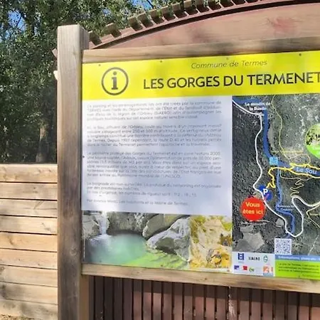 L'auberge Du Chateau Avec ça Piscine Hébergement de vacances Tournissan
