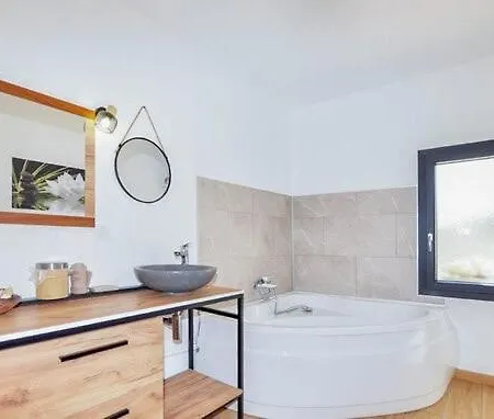 L'auberge Du Chateau Avec ça Piscine Hébergement de vacances Tournissan