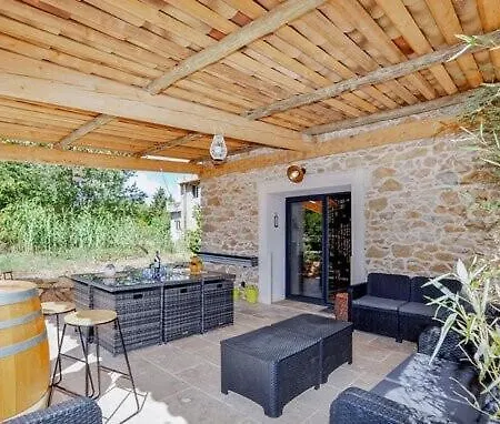 Hébergement de vacances L'auberge Du Chateau Avec ça Piscine Tournissan