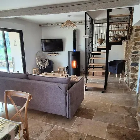 L'auberge Du Chateau Avec ça Piscine Hébergement de vacances *