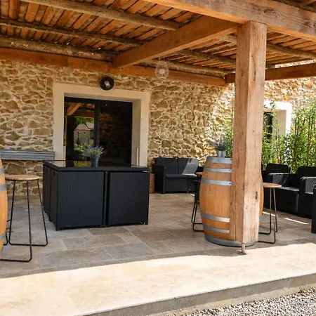 Hébergement de vacances L'auberge Du Chateau Avec ça Piscine